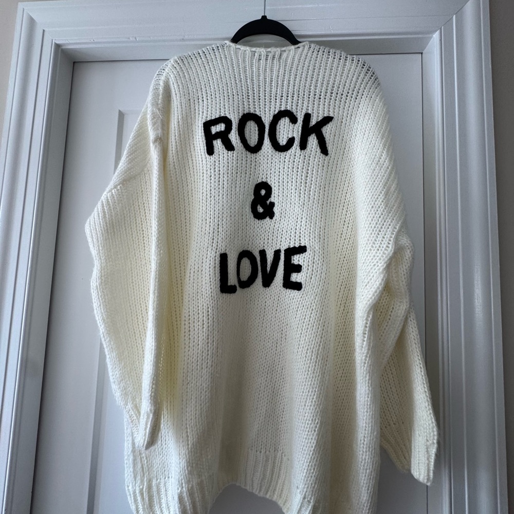 White Knit Sweater with Black Label “Rock & Love”